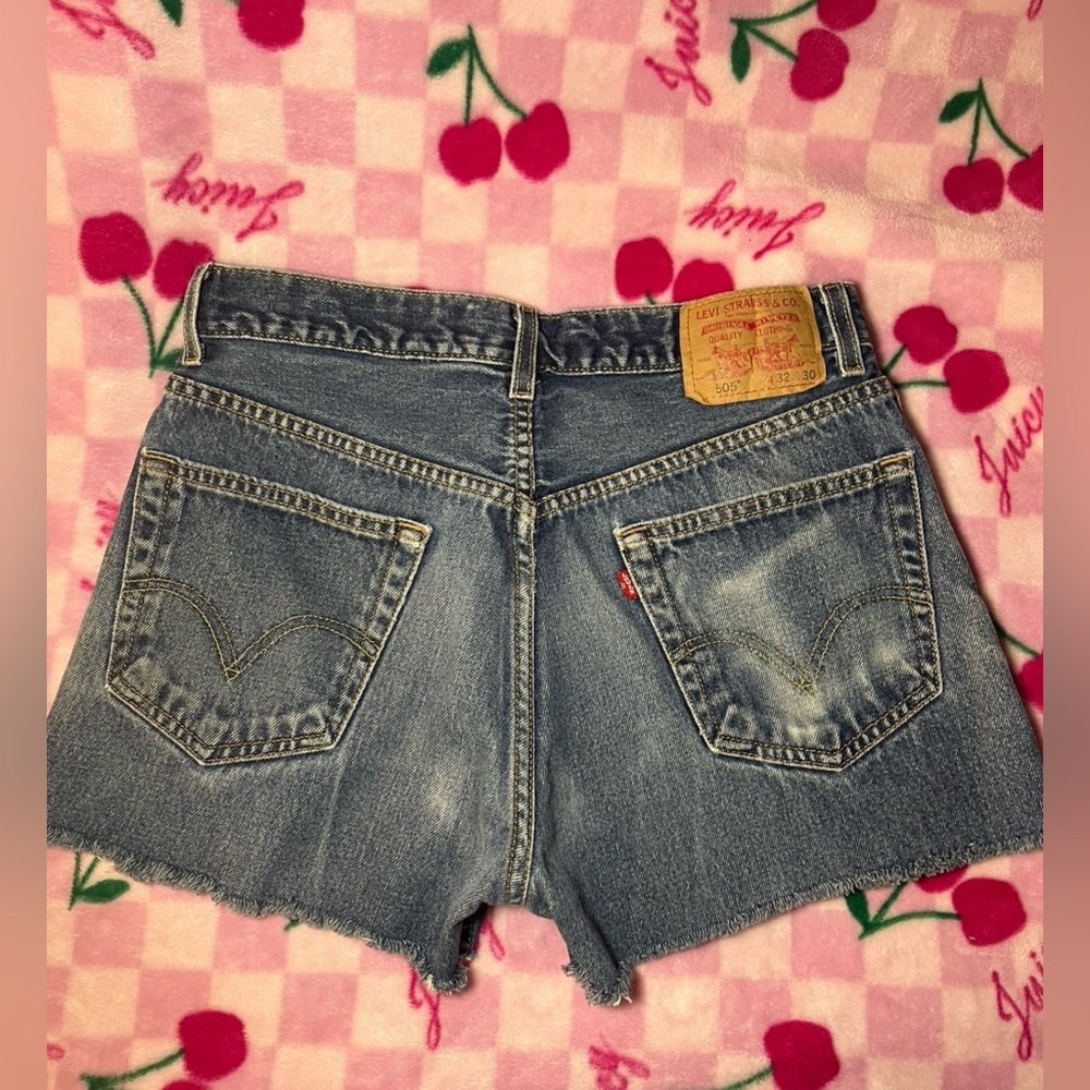 Vintage 505 Levi's Jean Shorts - Picture 2 of 11